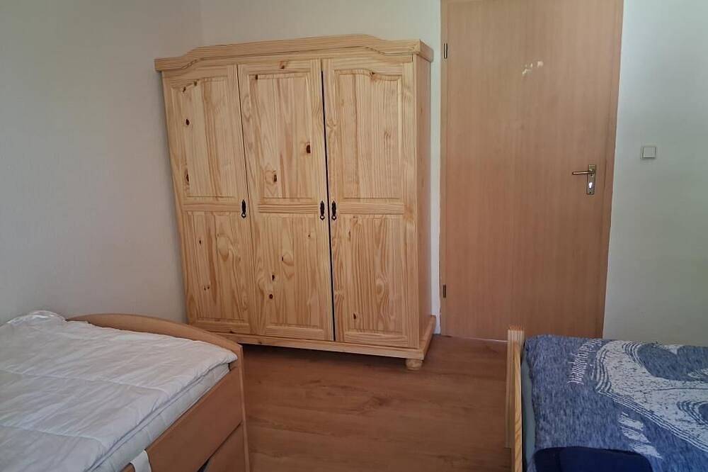 Ganze Wohnung, Urlaub pur in unserer \"See-Ferienwohnung 4\" direkt am Möhlauer See. Unsere größte Wohnung verfügt über ca. 85 qm Wohnfläche in Gräfenhainichen, Dessau-Wörlitzer Gartenreich
