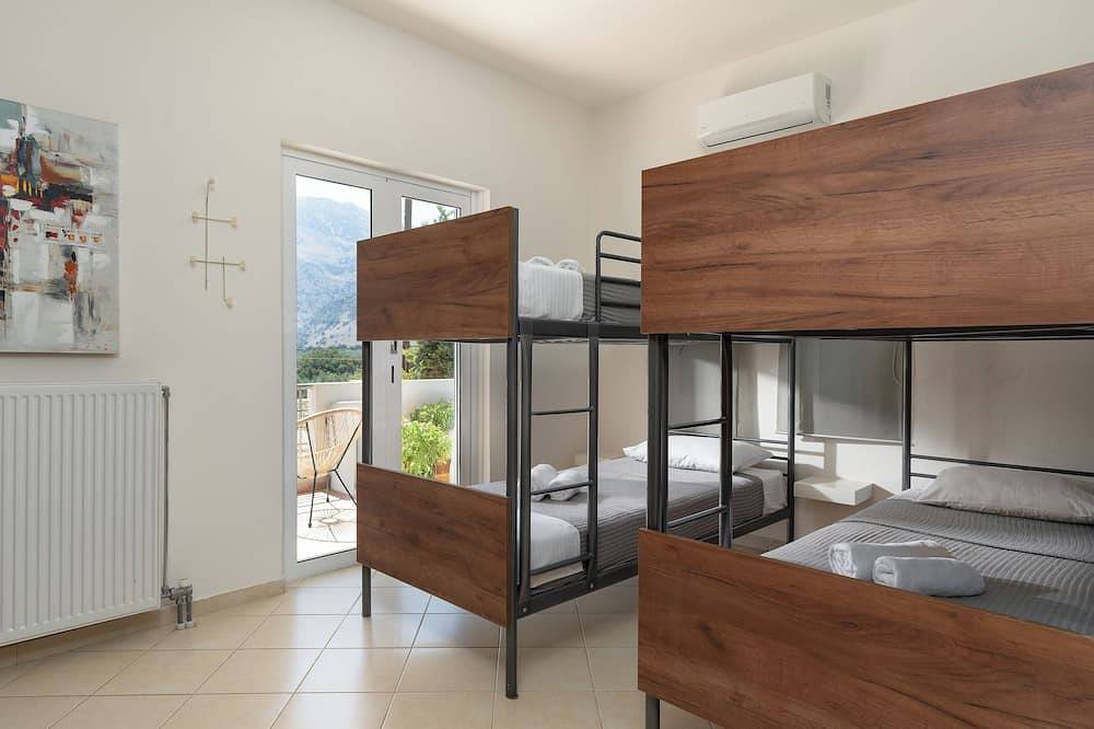 Familienfreundliche Villa mit großem Pool in idyllischer Umgebung, Meer- / Bergblick in Chania und Umgebung