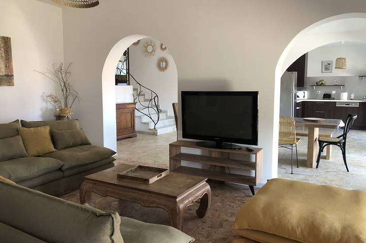 Location de vacances pour 12 personnes, avec jardin et terrasse, animaux acceptés à Aléria