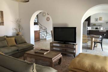 Location de vacances pour 12 personnes, avec jardin et terrasse, animaux acceptés à Aléria