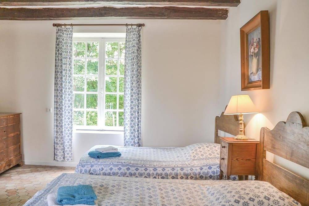 Superbe maison de 5 chambres à Luche. in Luché-Pringé, Sarthe