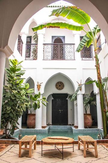 Riad pour 2 personnes, avec vue et terrasse ainsi que piscine et bassin pour enfant, animaux acceptés dans Ajarif