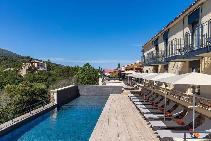 Hôtel pour 2 personnes, avec piscine et balcon à Vauvenargues - 2