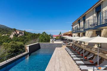 Hôtel pour 2 personnes, avec piscine et balcon à Vauvenargues