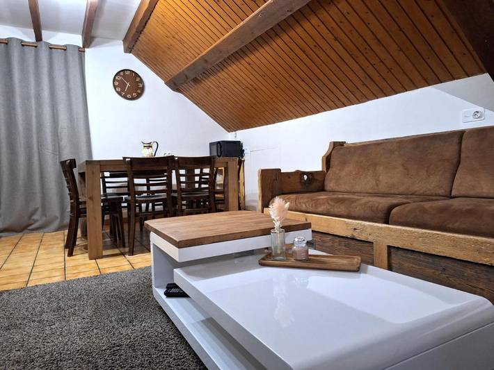 Gîte pour 8 personnes, avec balcon à Moye (Haute-Savoie) - 2