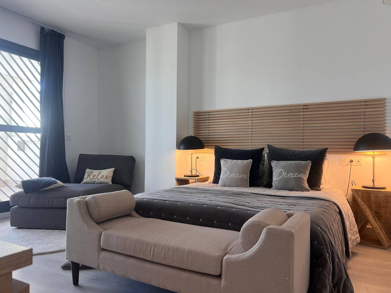 Geheel appartement, Appartement 'Jardines De Las Lagunas' met gedeeld zwembad, wifi en airconditioning in Mijas Costa, Mijas