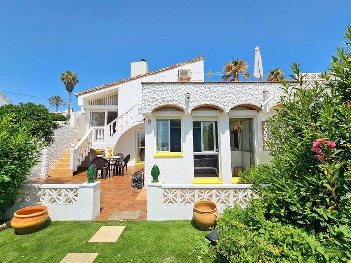 Alquiler vacacional para 4 personas, con piscina además de terraza y jardín en Estepona