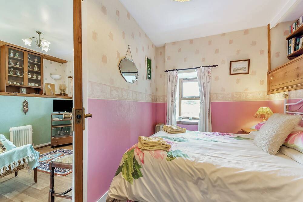 A tiny, traditional cottage tucked away on the Ross of Mull, close to the sea. in Argyll & Bute