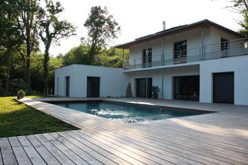 Maison de vacances pour 3 personnes, avec piscine et jardin ainsi que terrasse et jacuzzi à Azur