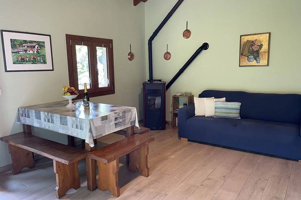 Schönes alleinstehendes Ferienhaus für 4 Gäste mit  W-Lan, Tv, Terrasse und Haustiere erlaubt in Trarego Viggiona, Lago Maggiore (Piemont)