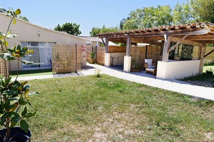 Location de vacances pour 12 personnes, avec Jardin à Saint-Savin (Gironde)