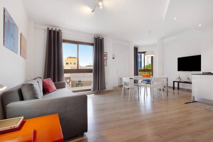 Entire apartment, Vacation Apartment 'Hubara Home' with Wi-Fi in Puerto de Corralejo, La Oliva