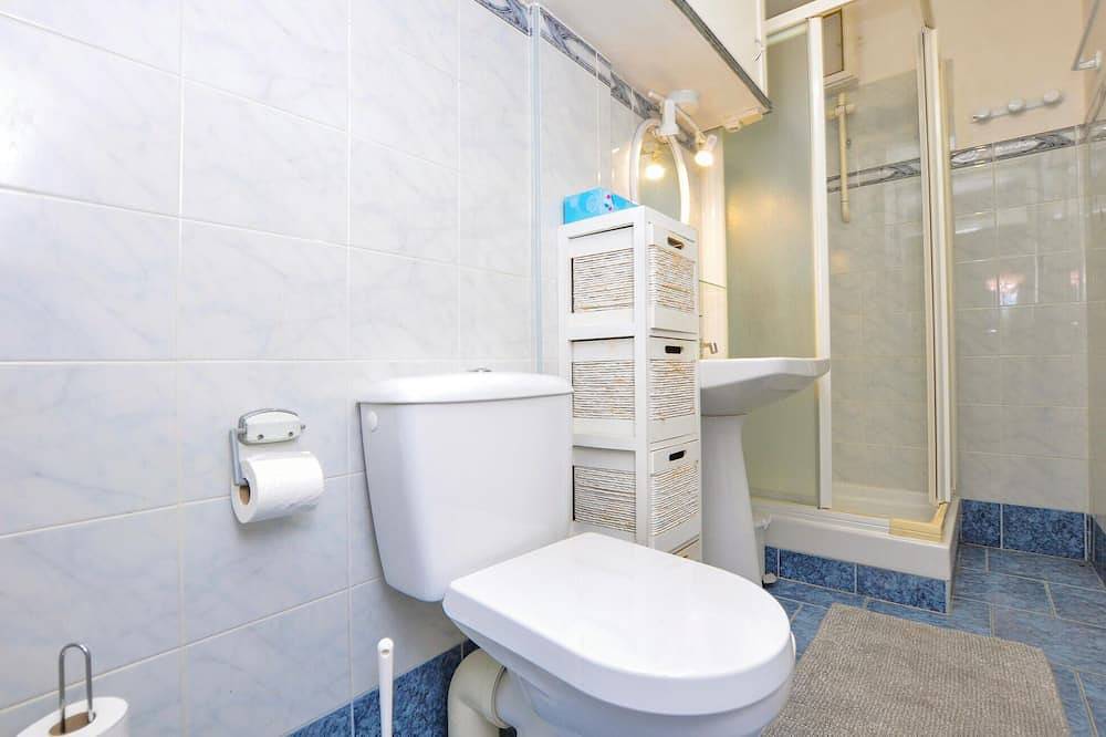 Entire apartment, 2 bedroom cozy apartment in Spéracèdes in Spéracèdes, Cannes region