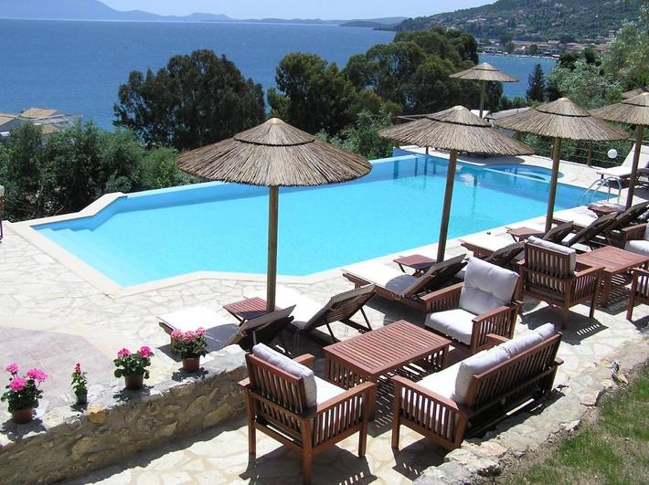Appart’hôtel pour 2 personnes, avec vue ainsi que jardin et piscine