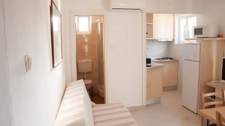 Ferienwohnung für 5 Personen, mit Garten in Tisno