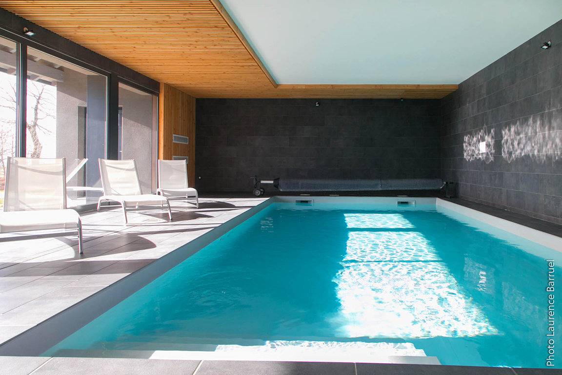 Gite La Redonde avec piscine intérieure et spa in Saint-Front, Mézenc