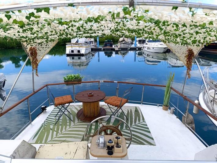 Bateau pour 3 personnes, avec vue et terrasse dans Auvergne-Rhône-Alpes - 2