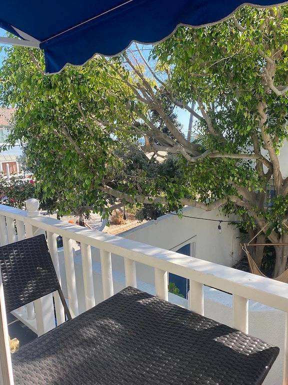 Bleu's Beach House - 1 Br Ocean Front in Hermosa Beach, Los Angeles County