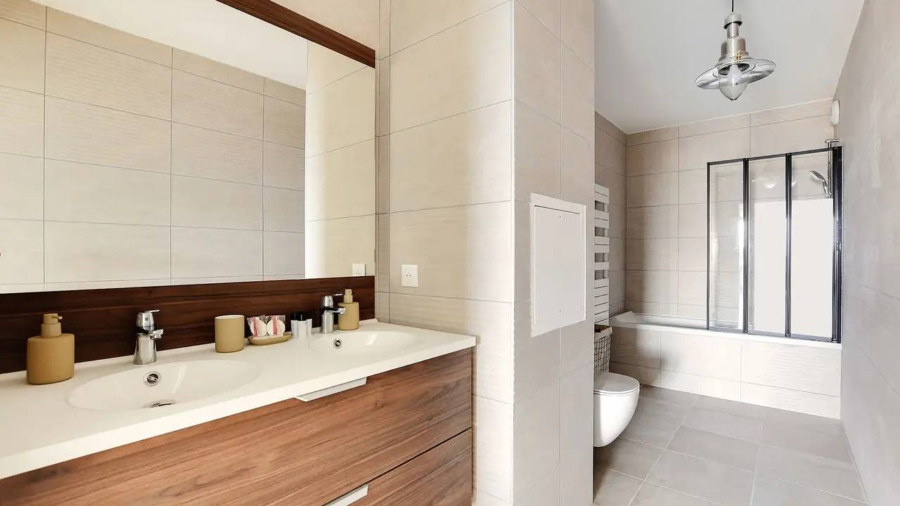 Entire holiday apartment, Ferienwohnung für 8 Personen (87 m²) in Clichy in Clichy, Hauts-de-Seine