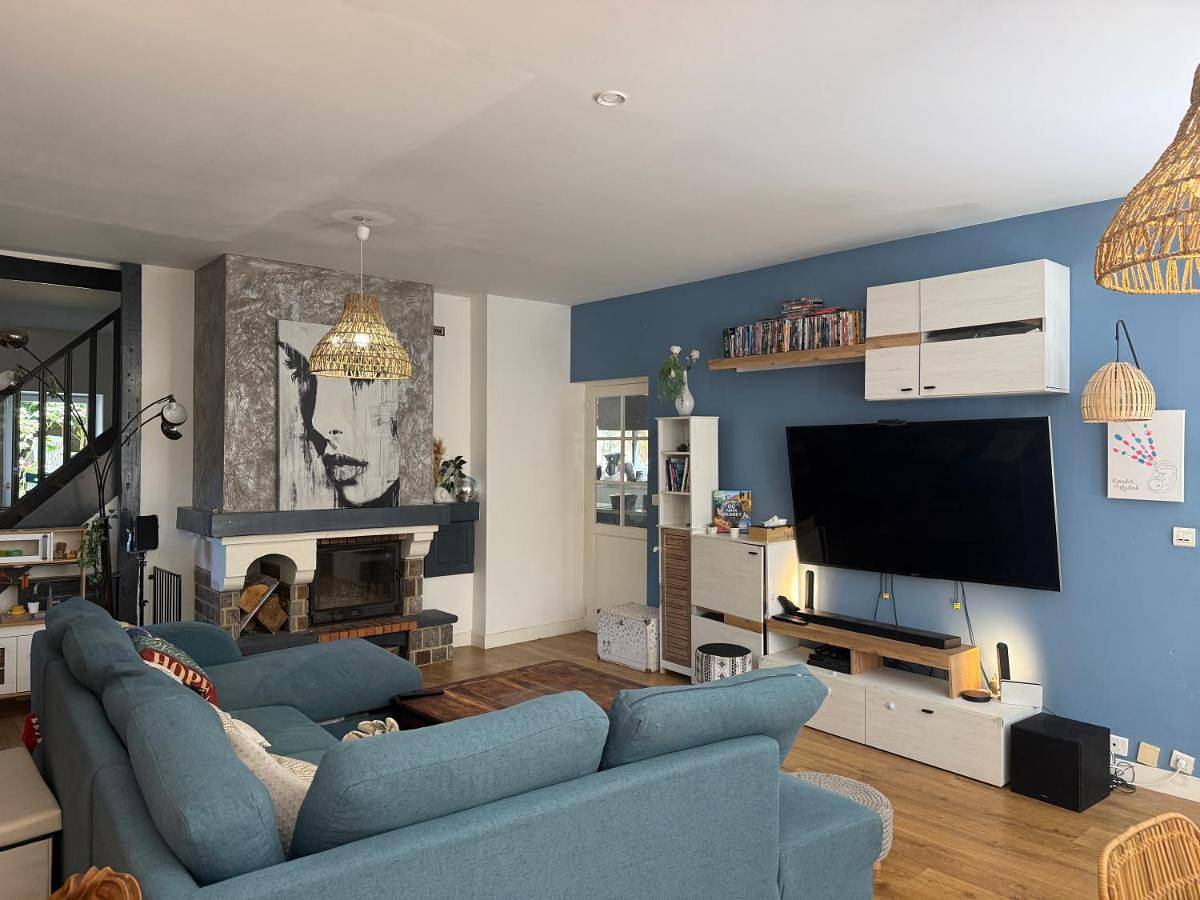 Maison familiale avec piscine et climatisation in Sathonay-Camp, Lyon et ses environs