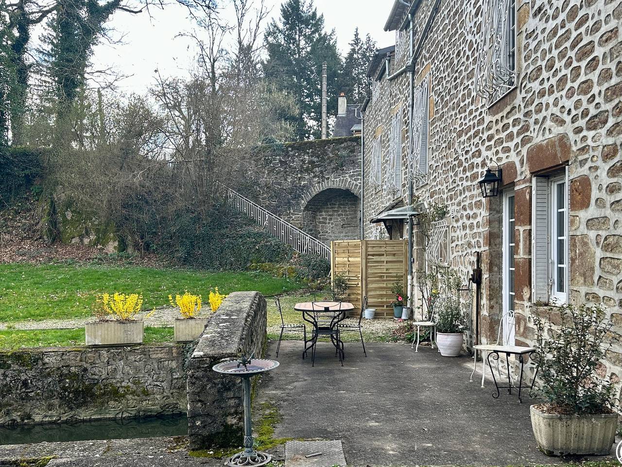 Le Bief in Pont-et-Massène, Región de Montbard