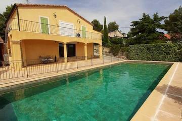 Cottage pour 6 personnes, avec balcon et jardin à Peypin