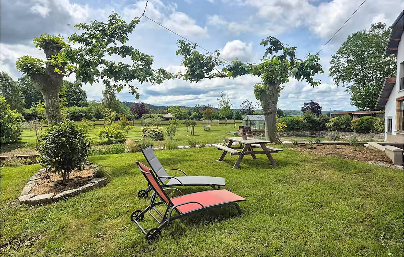 Appartement de vacances entier, Appartement confortable avec jardin, à 400 m du centre de Gestas et à 1 km de la rivière Le Saison in Le mauvais larron, Béarn