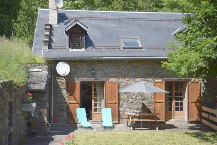 Maison de campagne pour 10 personnes, avec jardin et vue, animaux acceptés à Benque-Dessous-et-Dessus