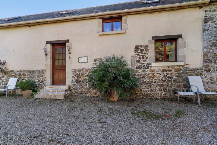 Location de vacances pour 4 personnes, avec Jacuzzi ainsi que Jardin et Bassin pour enfant dans Cotentin