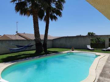 Gîte pour 4 personnes, avec jardin ainsi que terrasse et piscine à Montbazin