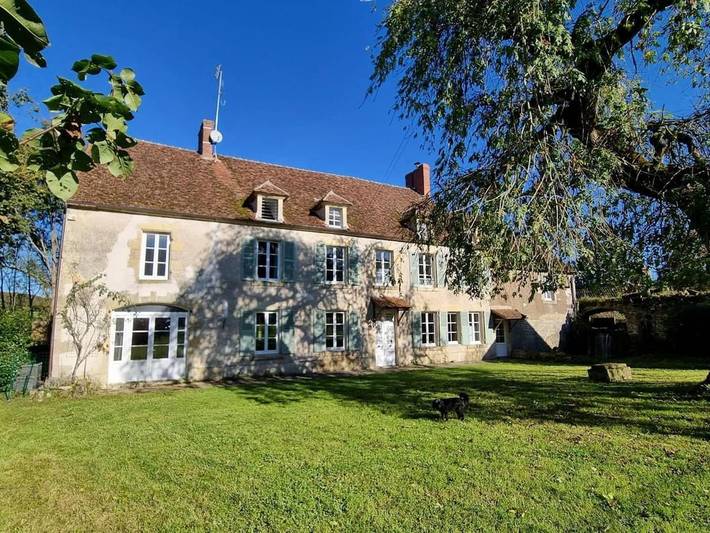 Location de vacances pour 20 personnes, avec Jardin et Piscine dans Dompierre-sur-Nièvre