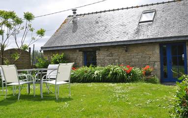 Gîte pour 4 personnes, avec jardin dans Kerhillio