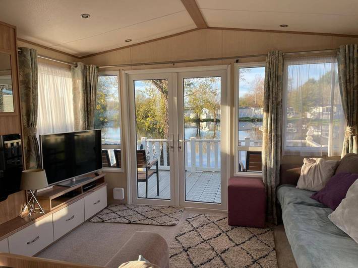 Holiday rental for 7 people, with balcony and lake view, child-friendly in Gloucestershire