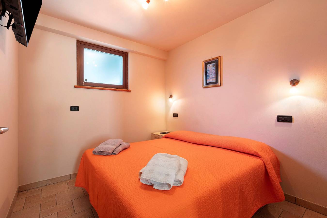 Apartamento entero, Apartamento 'Chez Porliod' con vistas a la montaña, terraza privada y Wi-Fi in Aosta, Alpes del Valais