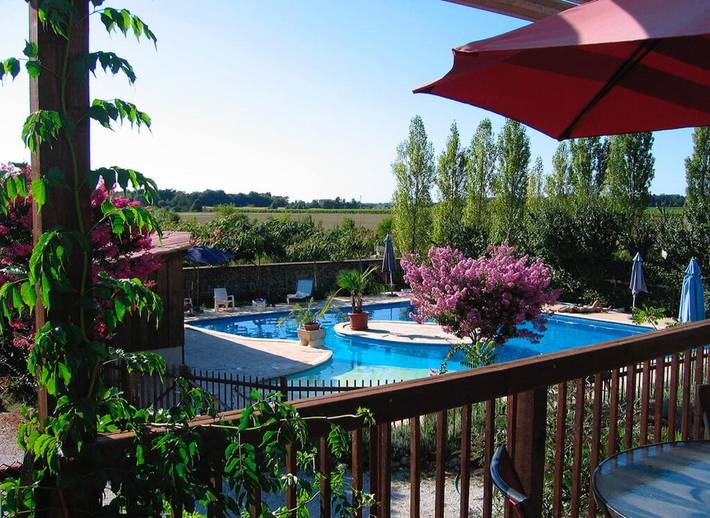 Vacation rental for 8 people, with yard and balcony in Charente-Maritime