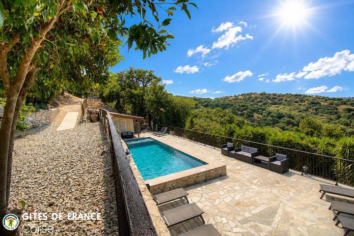 Gîte per 3 persone, con panorama e giardino nonché terrazza e piscina - 1