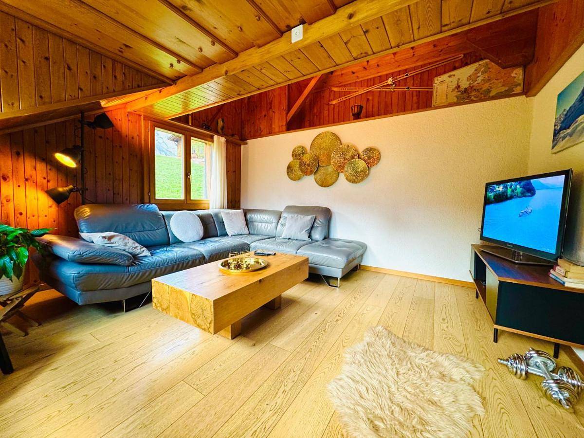 Ganze Wohnung, Cozy Apartment in Vintage House in Kandersteg in Kandersteg, Frutigen - Lenk - Adelboden