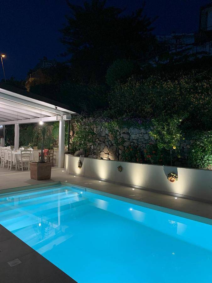 Hôtel pour 3 personnes, avec vue et piscine ainsi que jardin et bassin pour enfant, adapté aux familles - 1