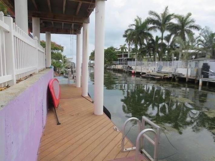 Vacation rental for 6 people, with terrace and hot tub, with pets in Marathon