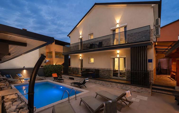 Geräumige 135 m² große Ferienwohnung mit Terrasse in Rovinjsko Selo, WLAN & Parkplatz in Rovinjsko Selo, Rovinj