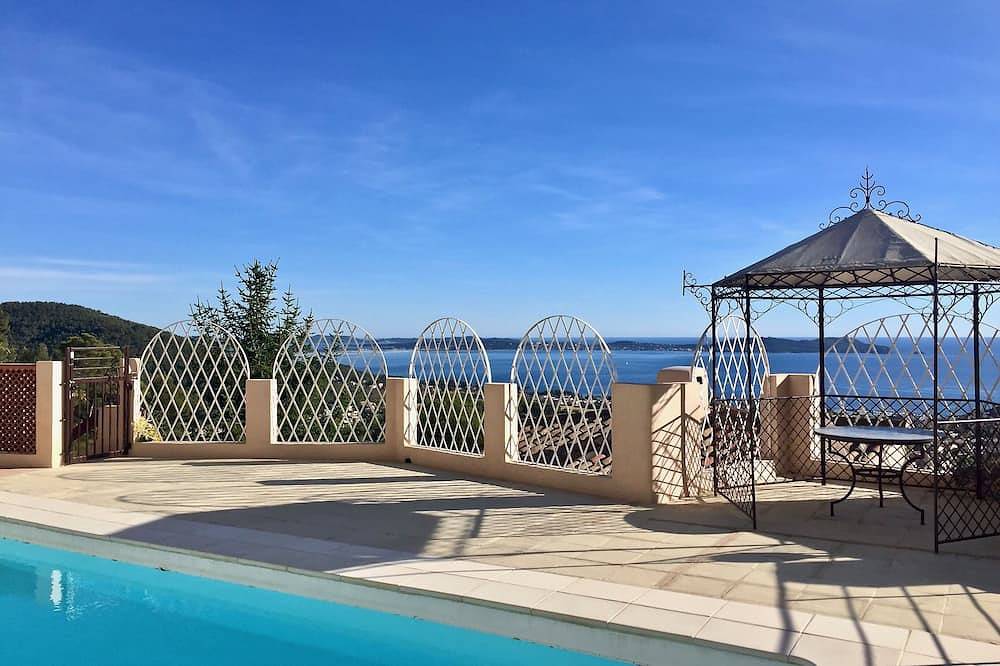 Villa Côte azur stunning sea views private pool for  4 person, air conditioning in Carqueiranne, Mediterranean Coast (France)