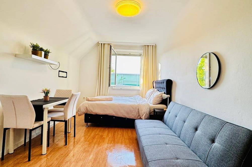 Spacious Room in Garden Villa – Walk to the Danube in Floridsdorf, Wien