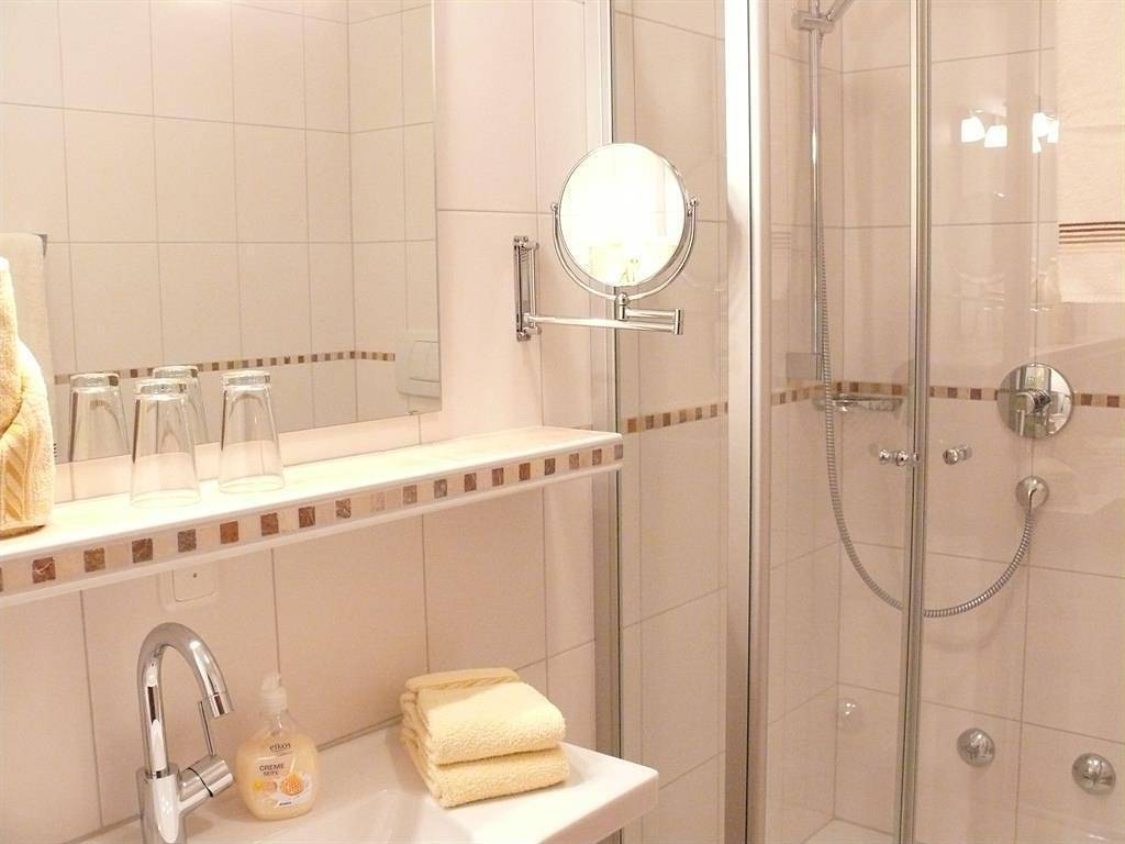 Ganze Ferienwohnung, Fewo 6, 1 Schlafraum, Bad/Wc, Bergblick in Garmisch-Partenkirchen, Bayerische Alpen