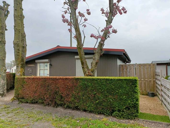Ferienpark für 5 Personen, mit Terrasse und Kinderpool sowie Pool und Seeblick
