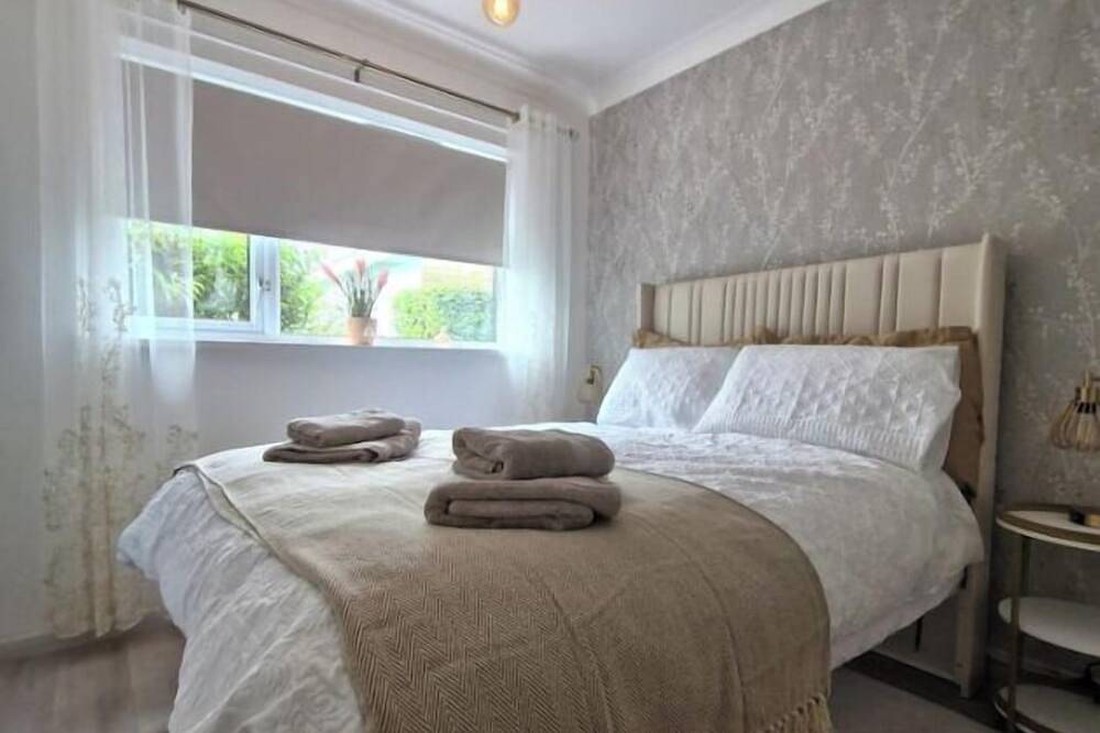 Home on the Broads - Just Renovated. in Waveney District, Sunrise Coast