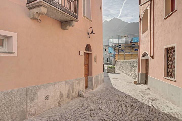 Hel lägenhet, Maison Cerise - Apartment 2 with mountain view, balcony and Wi-Fi in Aosta, Valaisalperna