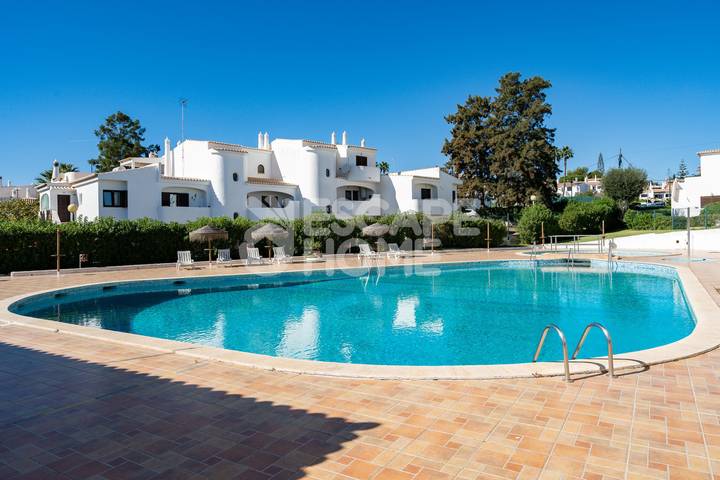 Apartamento para 4 personas, con terraza y piscina para niños en Porches