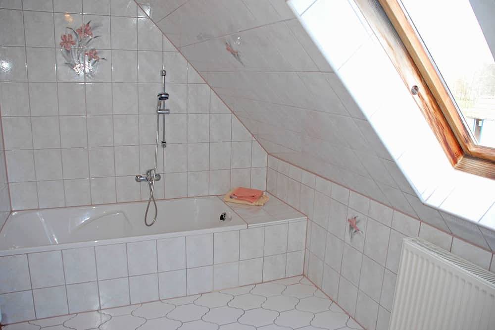 Vacation apartment Pommernhof on the upper floor with sitting area in the garden - Ferienwohnungen auf dem in Samtens, Ruegen