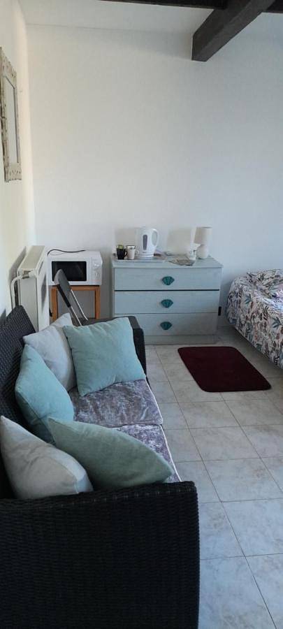 Location de vacances pour 3 personnes, avec vue et jardin à Puycalvel - 3