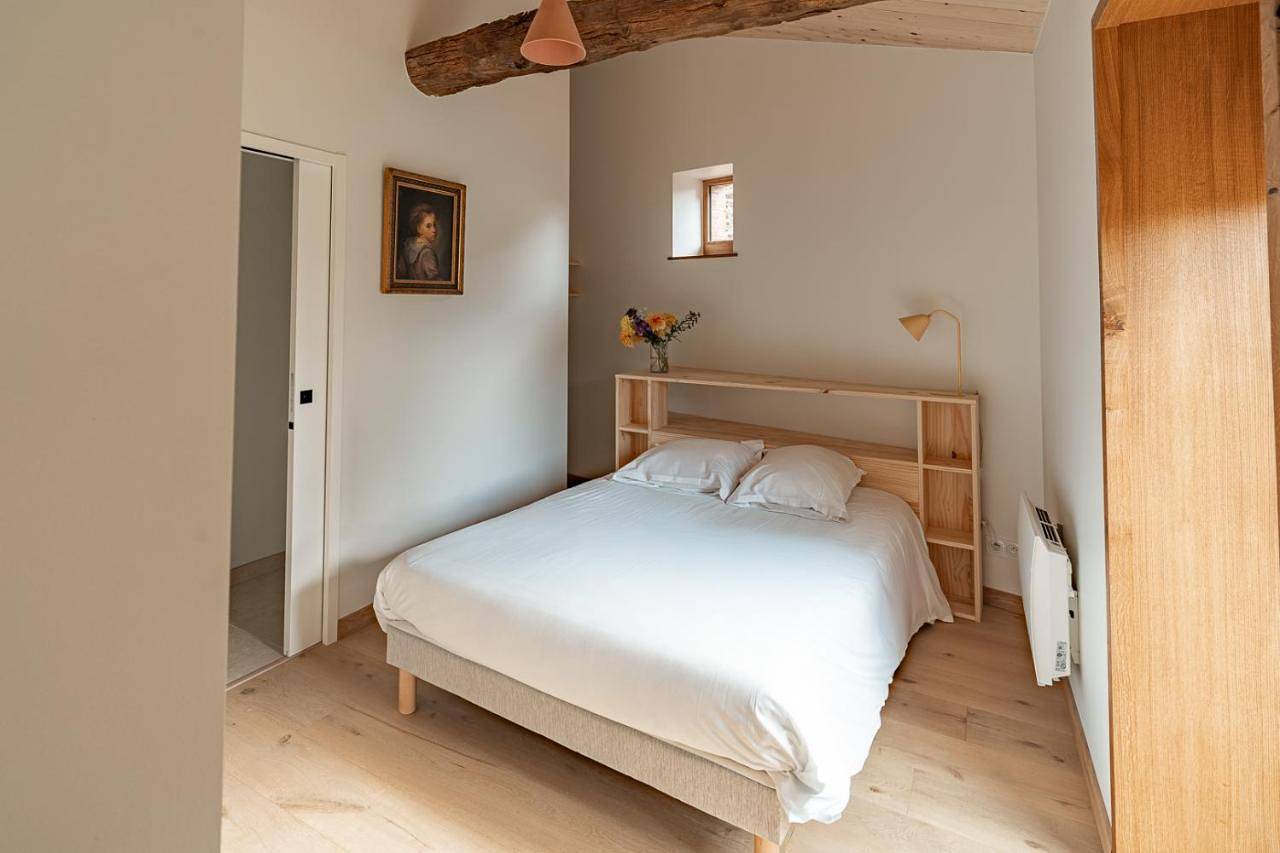 Two-Bedroom Apartment with Terrace in Saint-Marcel-de-Félines, Région de Roanne